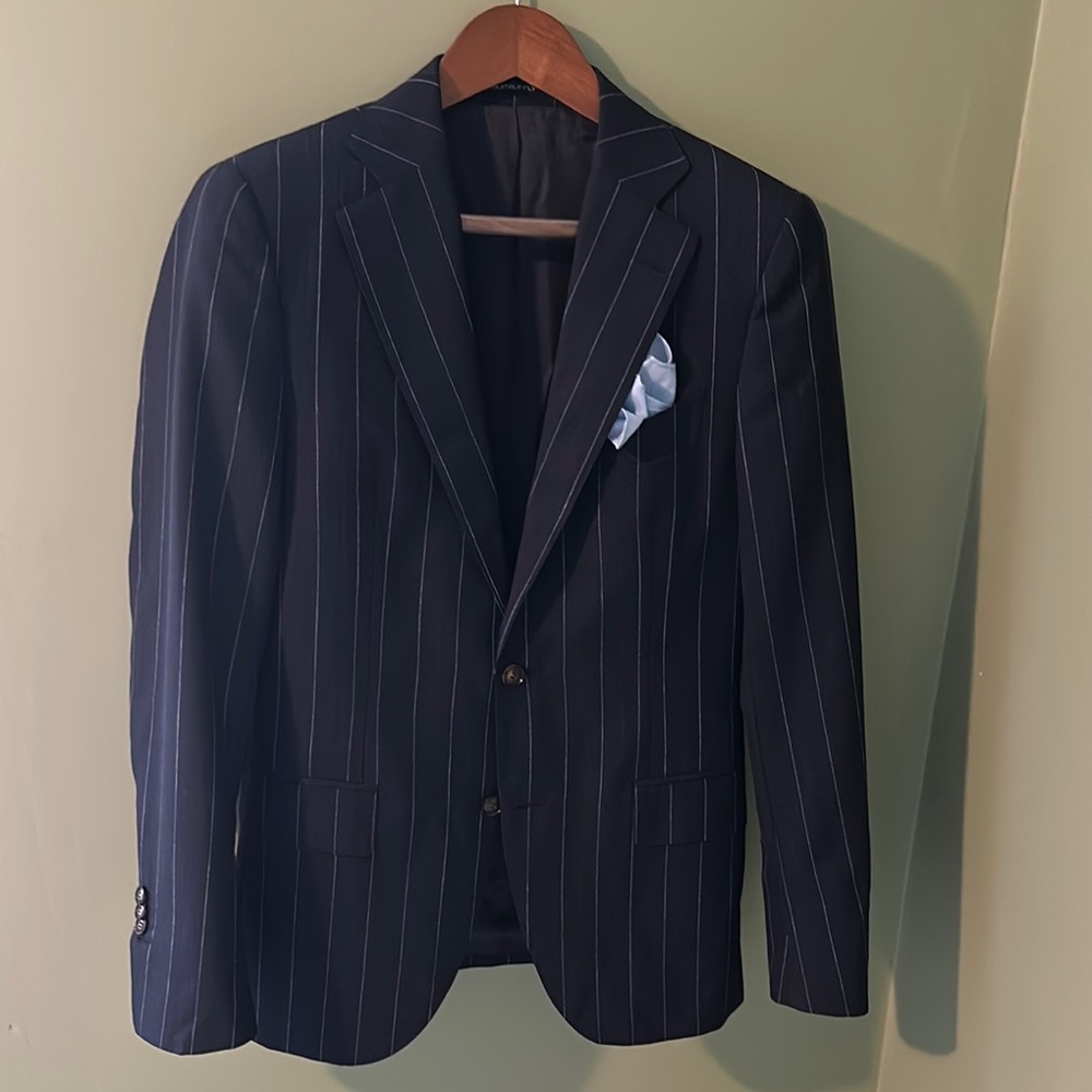 Suitsupply Navy Blue Pinstripe Suit | Lightweight All-Season  Notch Lapels | 38R